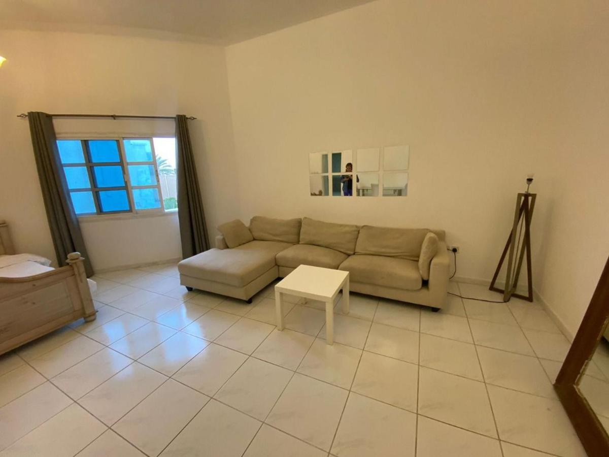 Comfortable Private Rooms In Compound Housing Dubai Bagian luar foto
