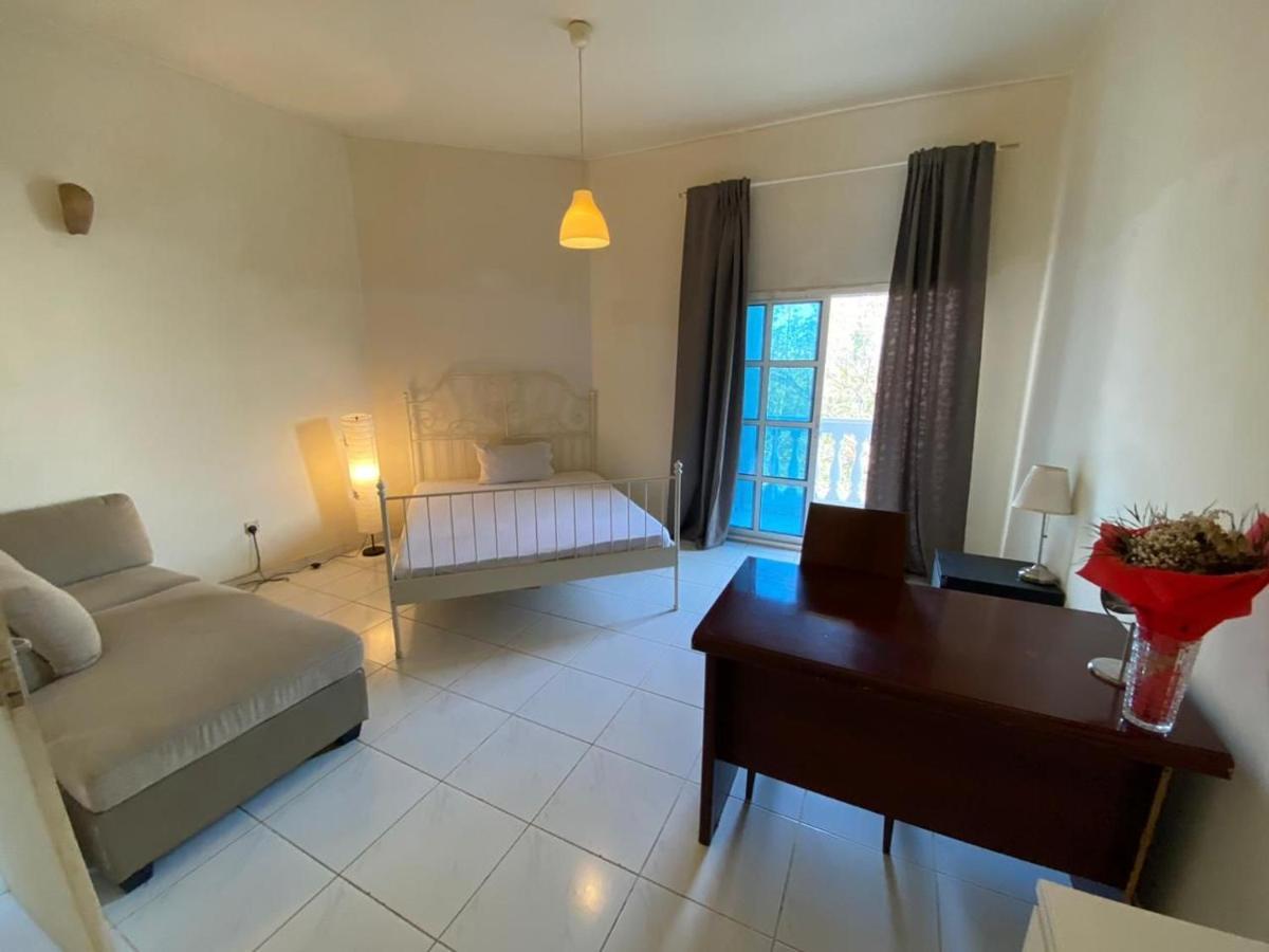 Comfortable Private Rooms In Compound Housing Dubai Bagian luar foto